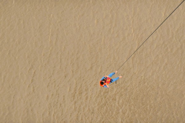 Trực thăng quân sự luyện tập bay treo cứu người tại Rạch Giá Trực thăng quân sự luyện tập bay treo cứu người tại Rạch Giá