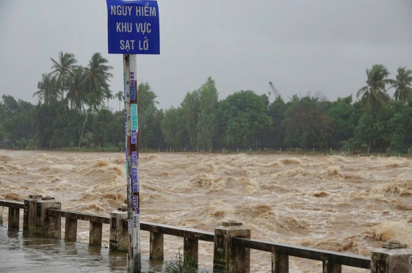 Bão Kalmaegi: Khánh Hòa cảnh báo mưa 250 mm, lũ báo động 3 Bão Kalmaegi: Khánh Hòa cảnh báo mưa 250 mm, lũ báo động 3
