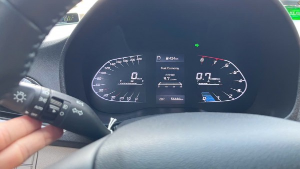 Sai lầm phổ biến của tài xế khi gạt đèn xi-nhan trong quá trình vượt ô tô