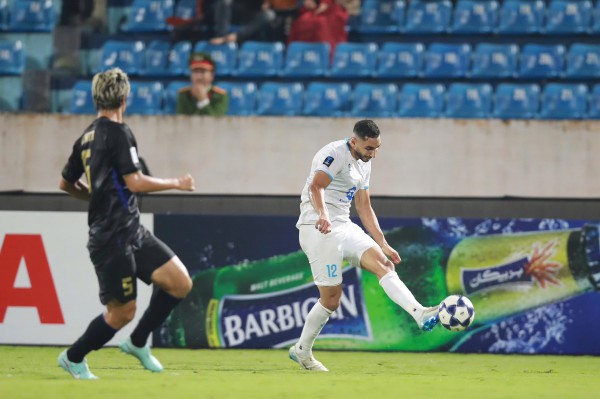 Nam Định lại thua Gamba Osaka, có tình huống gây tranh cãi: Chủ nhà mất oan phạt đền? Nam Định lại thua Gamba Osaka, có tình huống gây tranh cãi: Chủ nhà mất oan phạt đền?