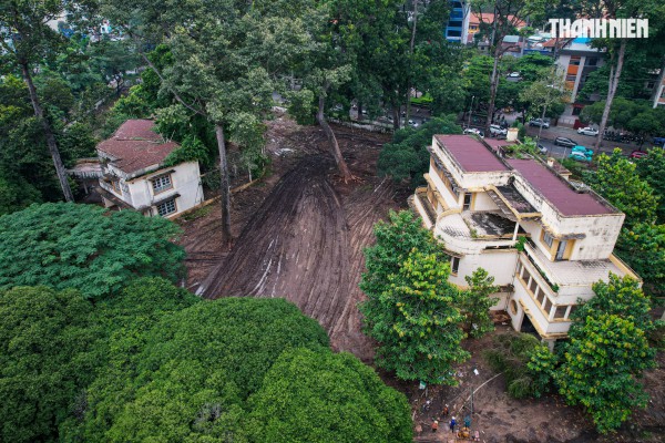 TP.HCM tất bật dọn 'đất vàng' để xây công viên và đài tưởng niệm nạn nhân Covid-19 TP.HCM tất bật dọn 'đất vàng' để xây công viên và đài tưởng niệm nạn nhân Covid-19