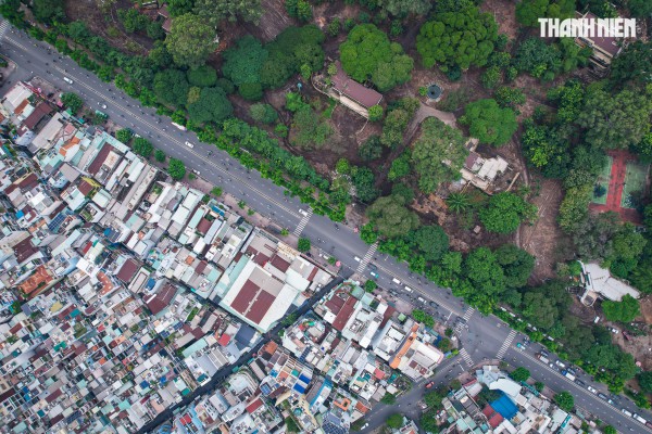 TP.HCM tất bật dọn 'đất vàng' để xây công viên và đài tưởng niệm nạn nhân Covid-19 TP.HCM tất bật dọn 'đất vàng' để xây công viên và đài tưởng niệm nạn nhân Covid-19