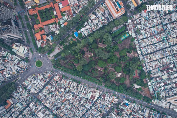 TP.HCM tất bật dọn 'đất vàng' để xây công viên và đài tưởng niệm nạn nhân Covid-19 TP.HCM tất bật dọn 'đất vàng' để xây công viên và đài tưởng niệm nạn nhân Covid-19