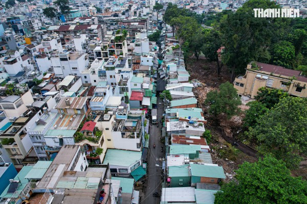 TP.HCM tất bật dọn 'đất vàng' để xây công viên và đài tưởng niệm nạn nhân Covid-19 TP.HCM tất bật dọn 'đất vàng' để xây công viên và đài tưởng niệm nạn nhân Covid-19
