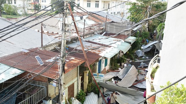 Gia Lai: Nhiều nhà tốc mái, 2 người tử vong do bão số 13 Kalmaegi