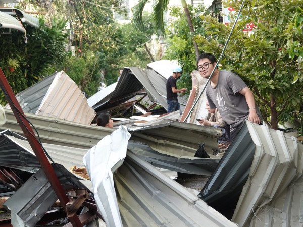 Gia Lai: Nhiều nhà tốc mái, 2 người tử vong do bão số 13 Kalmaegi