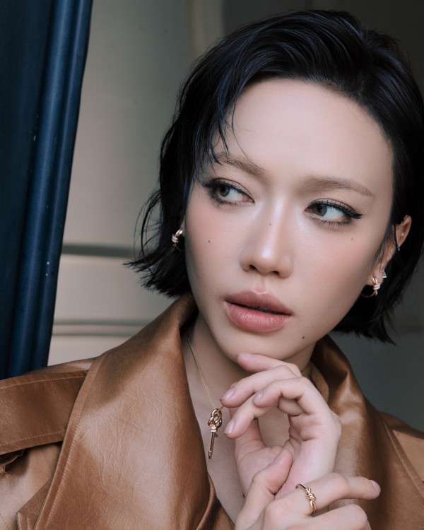 Diệu Nhi lột xác ấn tượng với phong cách quý cô cổ điển