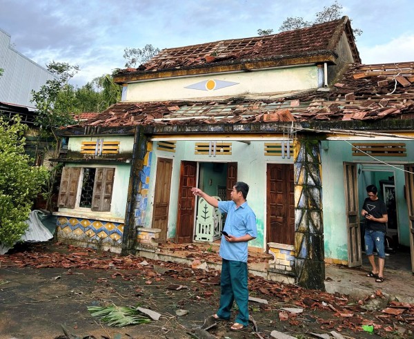 'Lốc xoáy quét chỉ mấy giây mà mọi thứ tan hoang'