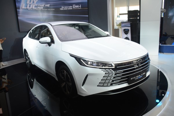 Ô tô hybrid tại Việt Nam 'đua' giảm giá, nhiều mẫu mới ưu đãi hàng chục triệu đồng Ô tô hybrid tại Việt Nam 'đua' giảm giá, nhiều mẫu mới ưu đãi hàng chục triệu đồng