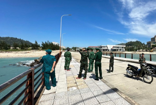 Quảng Ngãi: Trực thăng tìm kiếm 3 người mất tích ở đặc khu Lý Sơn Quảng Ngãi: Trực thăng tìm kiếm 3 người mất tích ở đặc khu Lý Sơn