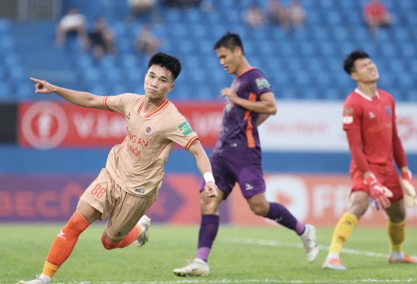 Nóng: Xuân Son và Đình Triệu tái xuất đội tuyển Việt Nam, thầy Kim gọi gương mặt cực ‘lạ’ Nóng: Xuân Son và Đình Triệu tái xuất đội tuyển Việt Nam, thầy Kim gọi gương mặt cực ‘lạ’