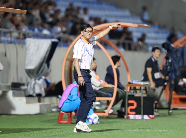 'Gà son' trẻ Văn Bình tỏa sáng đúng lúc cho CLB Công an TP.HCM