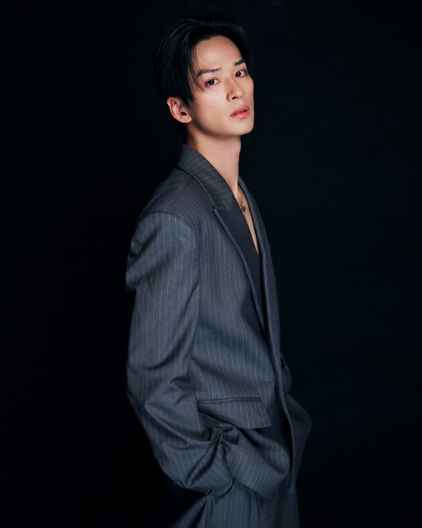 Trần Nghĩa khoe vẻ điển trai