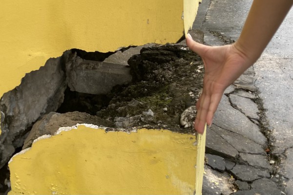 Phường lún nhanh nhất TP.HCM 'chìm' gần 1 mét: Nhiều nhà dân nứt tường, vỡ nền Phường lún nhanh nhất TP.HCM 'chìm' gần 1 mét: Nhiều nhà dân nứt tường, vỡ nền