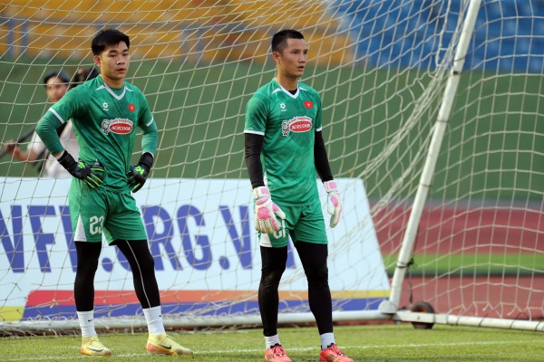 Đội tuyển Việt Nam: Văn Lâm ‘đánh bại’ thủ môn hay nhất AFF Cup, tại sao không?