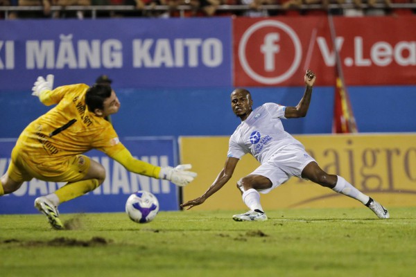 Đội tuyển Việt Nam: Văn Lâm ‘đánh bại’ thủ môn hay nhất AFF Cup, tại sao không?