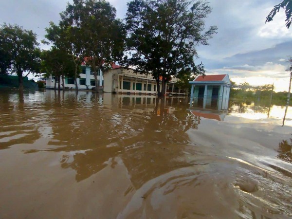 Đường bị lũ cuốn trôi, hơn 1.100 người dân phía tây Gia Lai bị cô lập