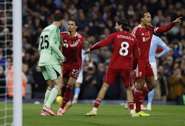 Hàng thủ thảm họa, Liverpool thua tan nát Man City: HLV Slot bị chỉ trích dữ dội