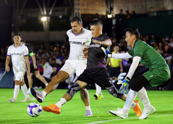 ‘Thiên thần’ Kaka và huyền thoại Figo truyền cảm hứng bóng đá đến Việt Nam