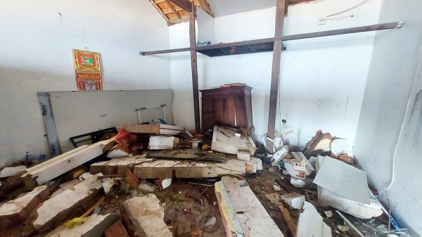 Khắc khoải ước mong dựng lại nhà sau bão dữ