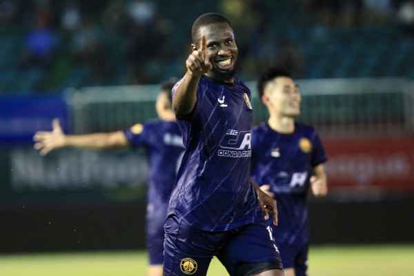 HAGL thoát thua Thanh Hóa nhờ bàn thắng nghẹt thở phút 100: Ông Vũ Tiến Thành ăn mừng cực lạ