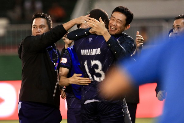 HAGL thoát thua Thanh Hóa nhờ bàn thắng nghẹt thở phút 100: Ông Vũ Tiến Thành ăn mừng cực lạ