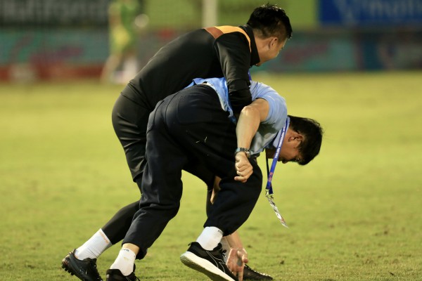 HAGL thoát thua Thanh Hóa nhờ bàn thắng nghẹt thở phút 100: Ông Vũ Tiến Thành ăn mừng cực lạ