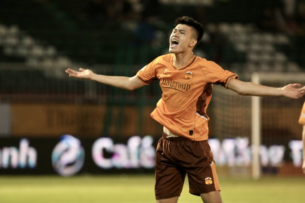 HAGL thoát thua Thanh Hóa nhờ bàn thắng nghẹt thở phút 100: Ông Vũ Tiến Thành ăn mừng cực lạ