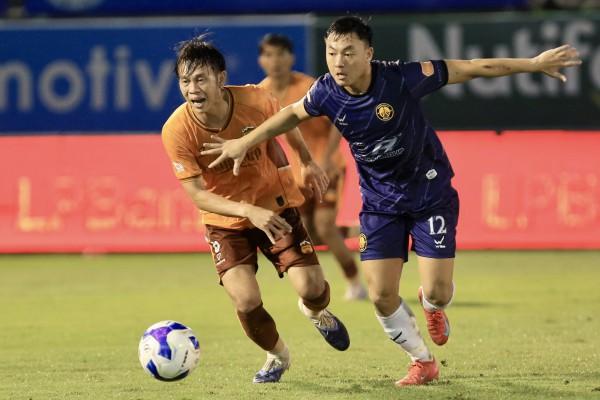 'Tòa tháp' cao 1,95 m nói gì sau bàn thắng đầu tiên cho HAGL, HLV Thanh Hóa buồn 'phát khóc' 'Tòa tháp' cao 1,95 m nói gì sau bàn thắng đầu tiên cho HAGL, HLV Thanh Hóa buồn 'phát khóc'