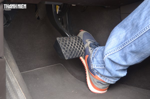 Vì sao không nên đạp ga ngay sau khi khởi động làm nóng động cơ ô tô?