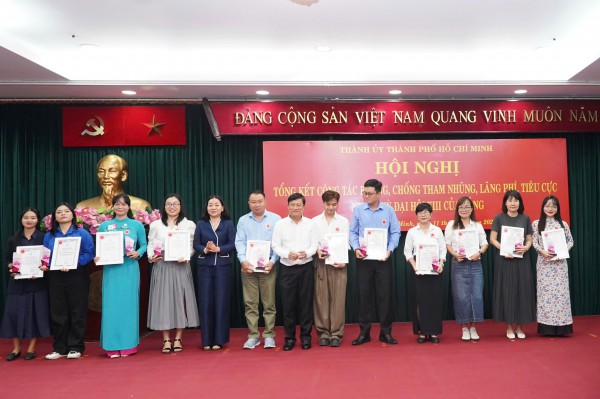 Báo Thanh Niên nhận giải tập thể xuất sắc về công tác phòng, chống tham nhũng TP.HCM