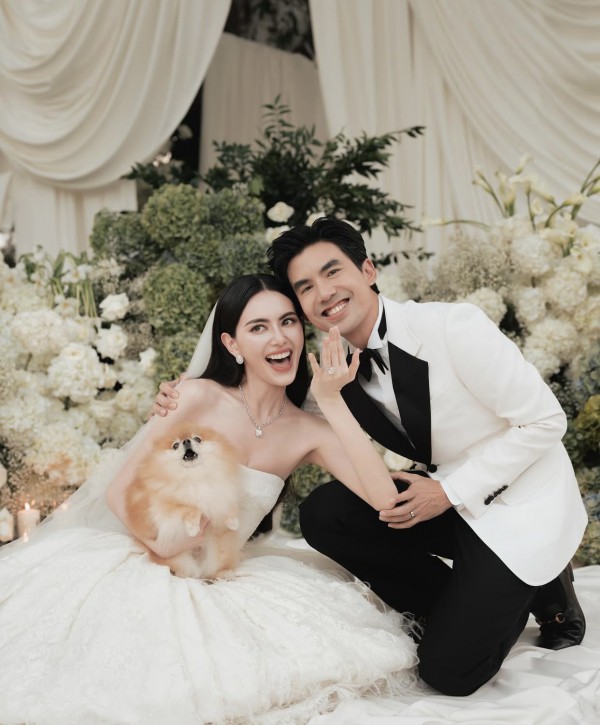 Chiếc váy cưới tôn phong cách cho 