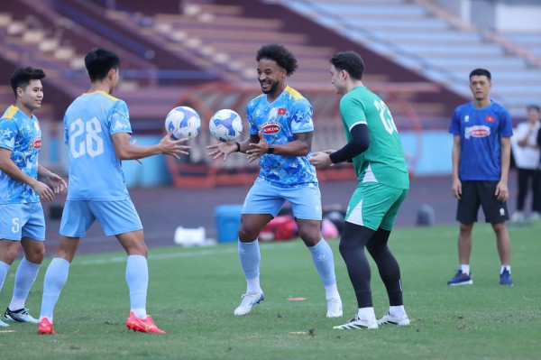 Giật mình giá vé xem Xuân Son và đội tuyển Việt Nam đấu chủ nhà Lào: Chỉ 13.000 đồng!