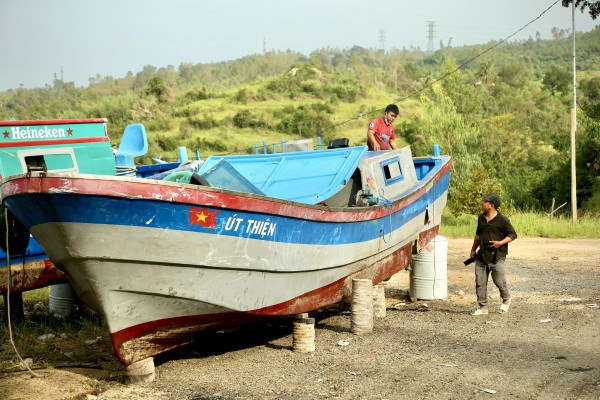 Những con tàu 'gãy cánh' sau bão Kalmaegi Những con tàu 'gãy cánh' sau bão Kalmaegi