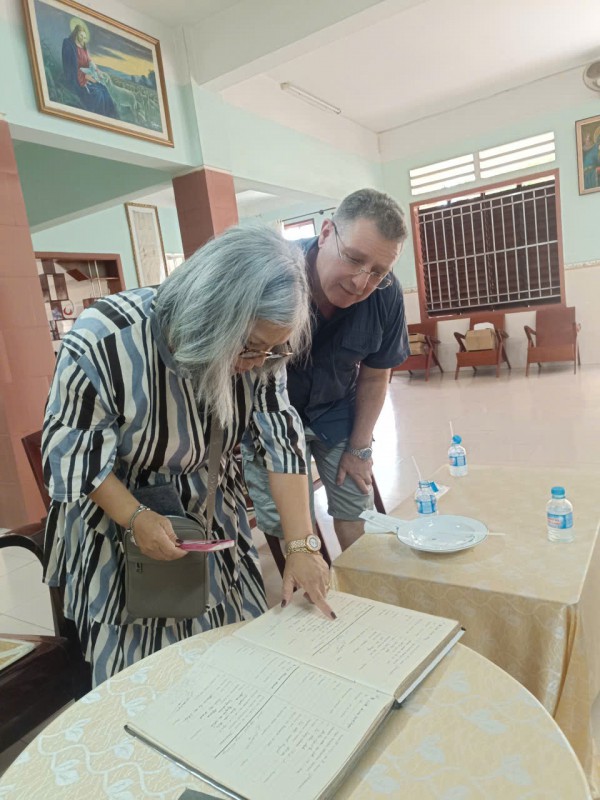 Hơn 60 năm sống ở trời Âu, người phụ nữ quay về cố hương tìm mẹ Việt