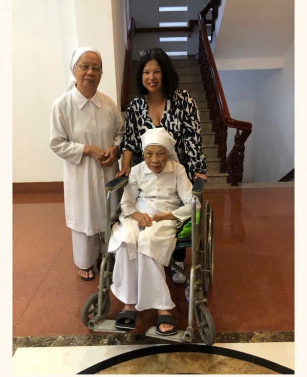 Hơn 60 năm sống ở trời Âu, người phụ nữ quay về cố hương tìm mẹ Việt