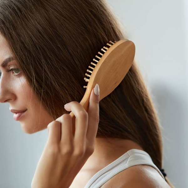 Cách chọn lược chải tóc giúp giảm gãy rụng, làm tóc chắc khỏe Cách chọn lược chải tóc giúp giảm gãy rụng, làm tóc chắc khỏe