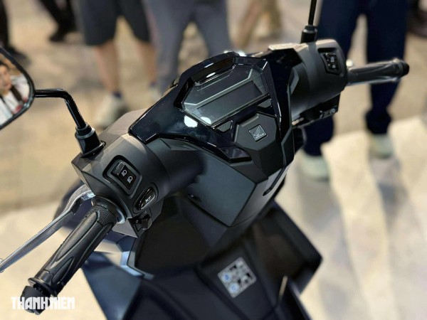 Giá bán tăng nhẹ, Honda Air Blade 2026 thay đổi gì?