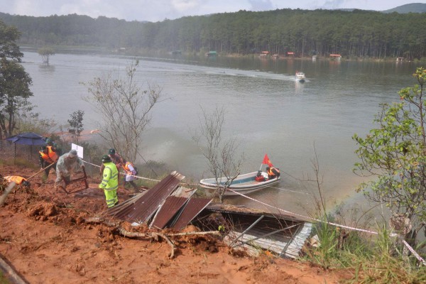 Lâm Đồng: 500 người tham gia diễn tập phòng thủ dân sự tại hồ Tuyền Lâm
