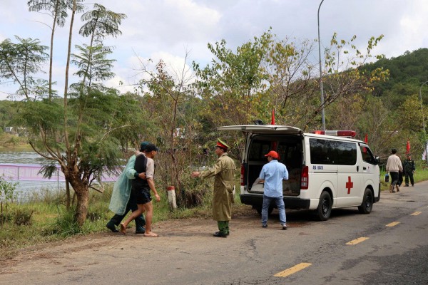 Lâm Đồng: 500 người tham gia diễn tập phòng thủ dân sự tại hồ Tuyền Lâm