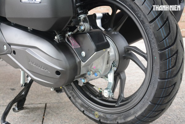 Thói quen của người lái khi dừng đèn đỏ khiến xe máy nhanh hỏng