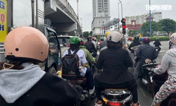 Thói quen của người lái khi dừng đèn đỏ khiến xe máy nhanh hỏng