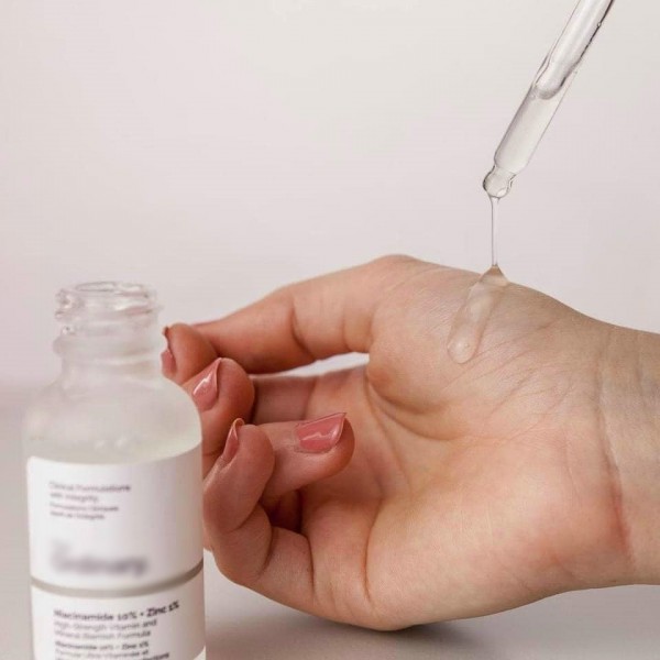 Tại sao mụn không nặn vẫn để lại vết thâm?