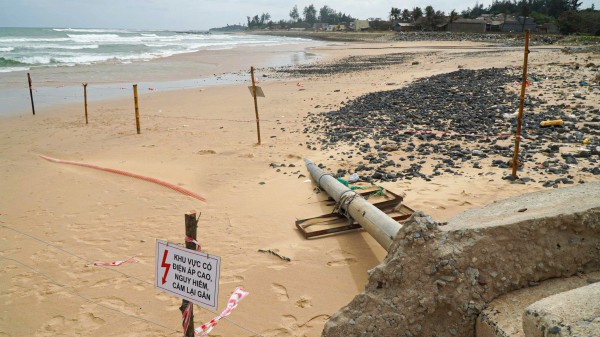 Sạt lở làm lộ tuyến cáp ngầm xuyên biển cấp điện cho đặc khu Lý Sơn
