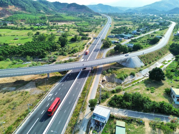 Yêu cầu hoàn thành 2 trạm dừng nghỉ cao tốc tại Khánh Hòa trước ngày 1.1.2026