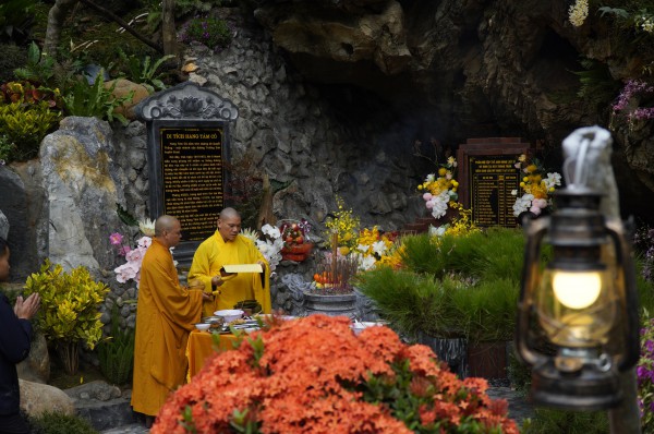 Khánh thành công trình tôn tạo Di tích quốc gia đặc biệt Hang Tám Cô