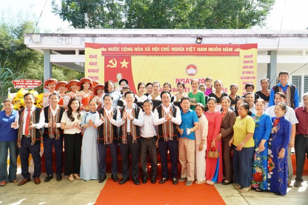 Phó thủ tướng Mai Văn Chính dự Ngày hội Đại đoàn kết tại tỉnh Khánh Hòa