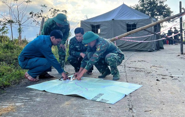 Sạt lở núi đá chảy như thác ở Đà Nẵng: Dùng flycam, chó nghiệp vụ tìm người Sạt lở núi đá chảy như thác ở Đà Nẵng: Dùng flycam, chó nghiệp vụ tìm người