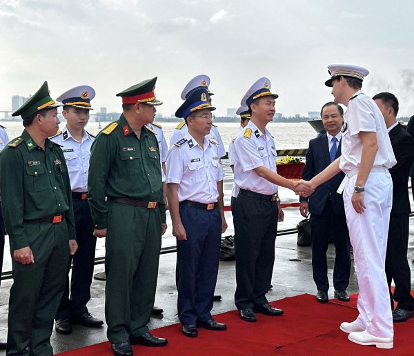 Tàu chiến hạm Pháp Prairial cập cảng Tiên Sa, Đà Nẵng Tàu chiến hạm Pháp Prairial cập cảng Tiên Sa, Đà Nẵng