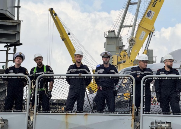 Tàu chiến hạm Pháp Prairial cập cảng Tiên Sa, Đà Nẵng Tàu chiến hạm Pháp Prairial cập cảng Tiên Sa, Đà Nẵng